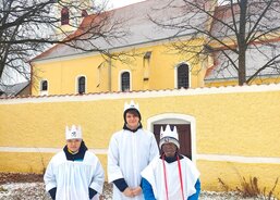 Rapšach_koledníci 2025_u kostela