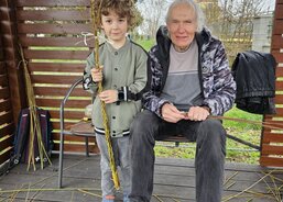 A pomlázka je hotová_učitel a žák