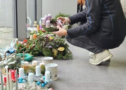 Věnečky adventní, dar od dětí ZŠ Na Sadech